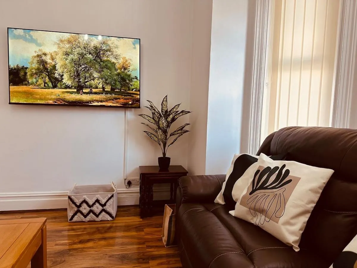 Sleeps Max 8 People, 4 Double Beds Apartment Bournemouth