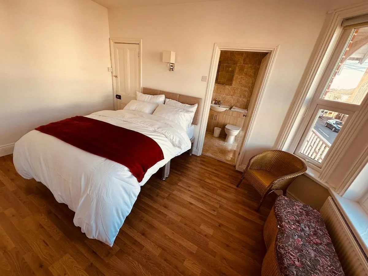 Sleeps Max 8 People, 4 Double Beds Apartment Bournemouth