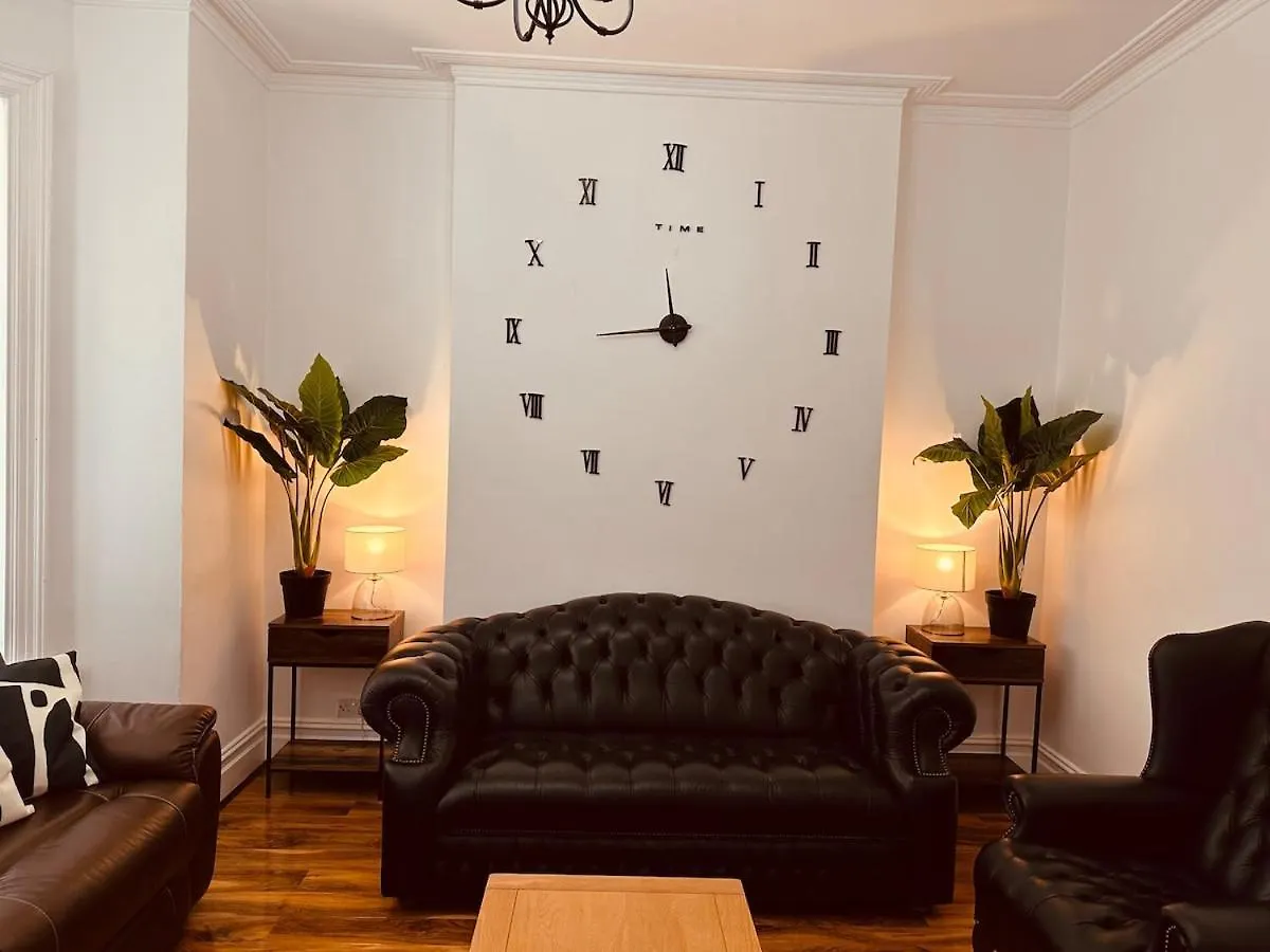 Sleeps Max 8 People, 4 Double Beds Apartment Bournemouth 0*,