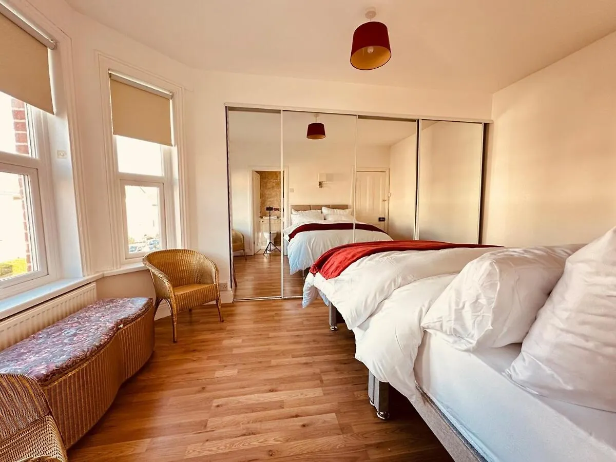 Sleeps Max 8 People, 4 Double Beds Apartment Bournemouth 0*,  United Kingdom